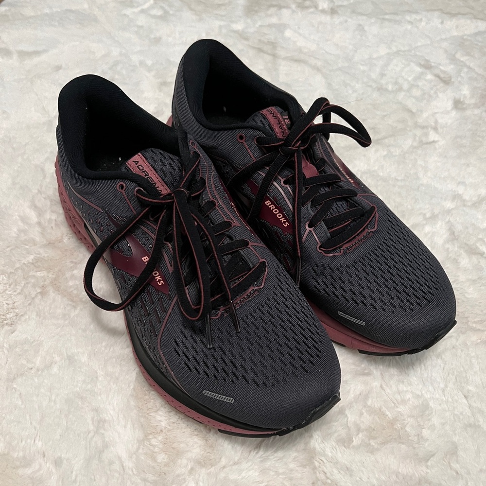 Brooks Womens Adrenaline GTS 21 running shoes 9.5 wide